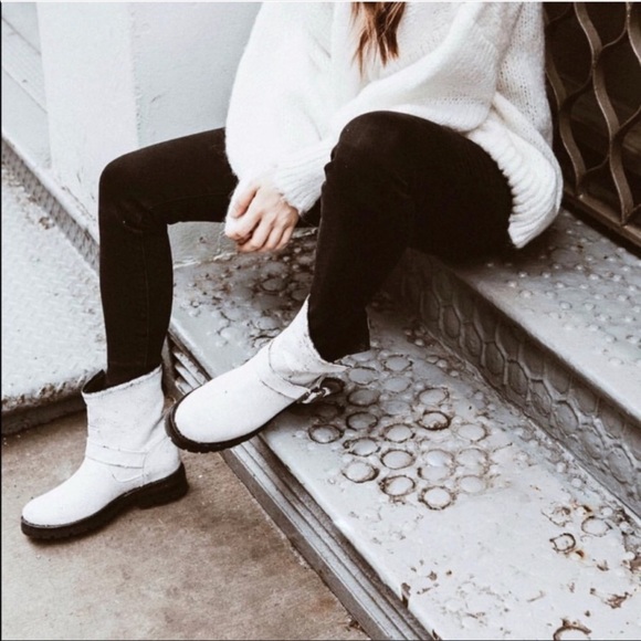 - Frye Natalie engineer short distressed leather - Picture 2 of 7